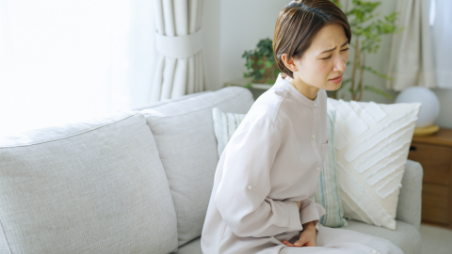 ルナフェミンに含まれる「温経湯」は、身体を温め、つらい月経不順や足腰の冷えを改善します
